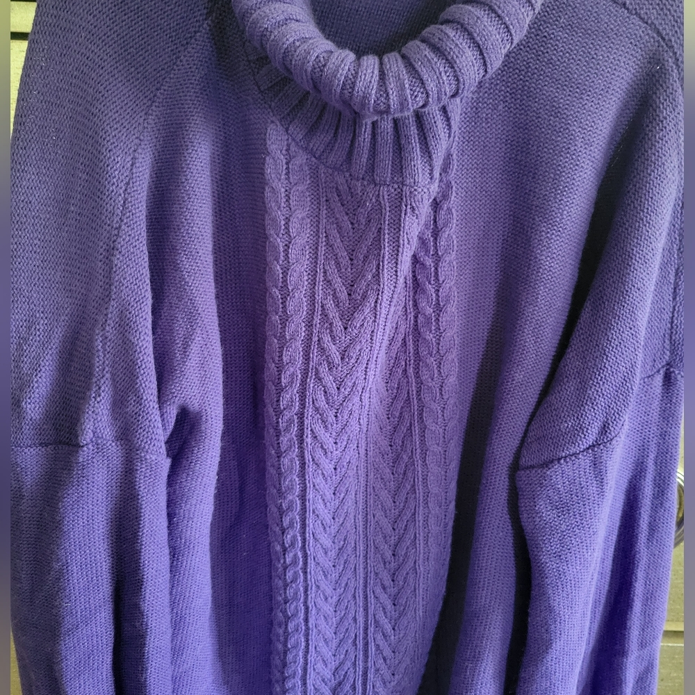 Boohoo Turtle Neck - Picture 3 of 4